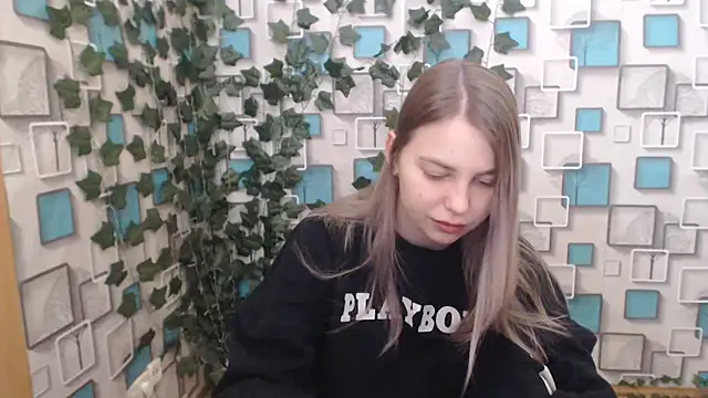 klerkarina online show from February 21, 2025, 5:46 am