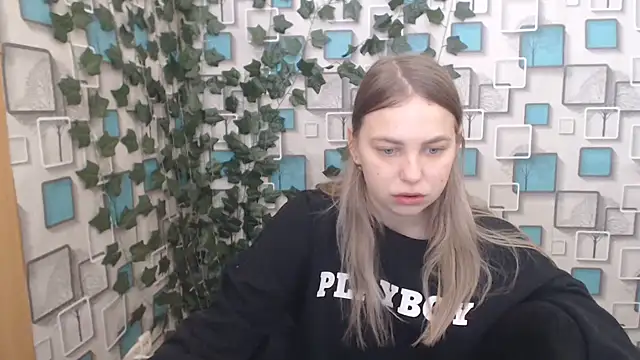 klerkarina online show from March 5, 2025, 5:40 am