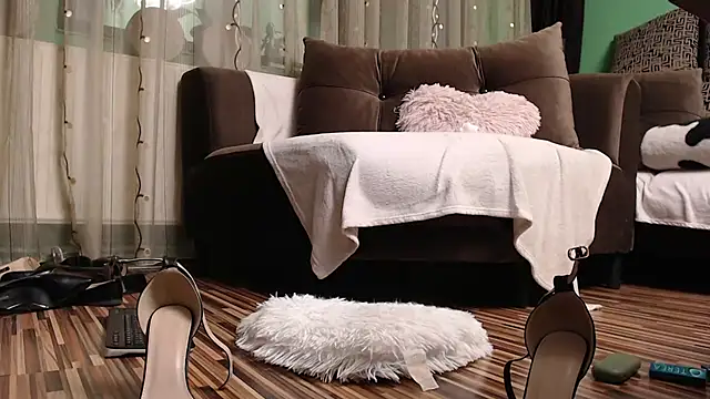 Snapshot of lovingfeetheels chatting on October 13, 2025, 6:37 am lovingfeetheels online show from October 13, 2025, 6:37 am