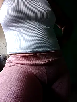 ValeriaSantos- online show from October 9, 2025, 4:40 pm