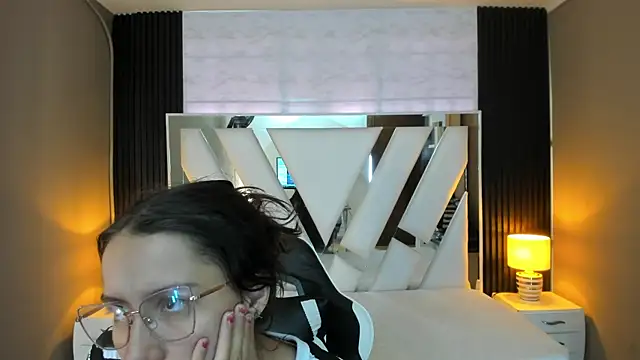 Linda4Petite online show from December 14, 2025, 1:06 pm