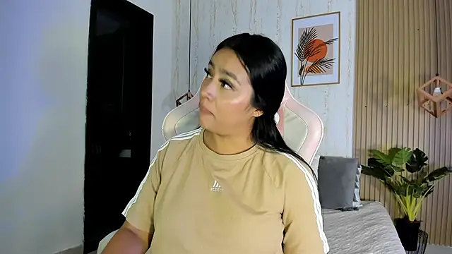 CameronCollins  online show from November 10, 2025, 8:36 pm