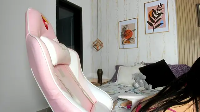 CameronCollins  online show from March 1, 2025, 11:04 pm