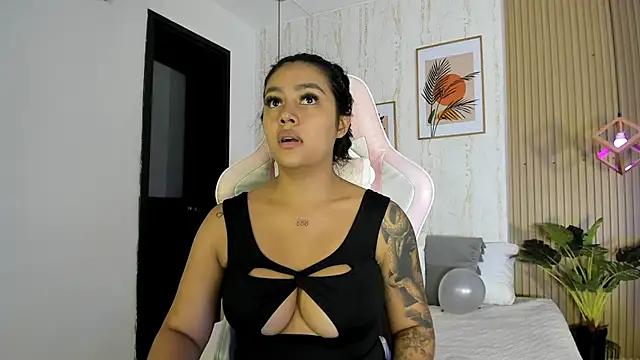 CameronCollins  online show from October 30, 2025, 7:44 pm