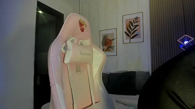 CameronCollins  online show from September 9, 2025, 7:56 pm