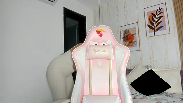 CameronCollins  online show from March 6, 2025, 7:54 pm