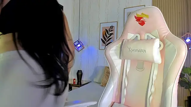 CameronCollins  online show from December 5, 2025, 7:34 pm