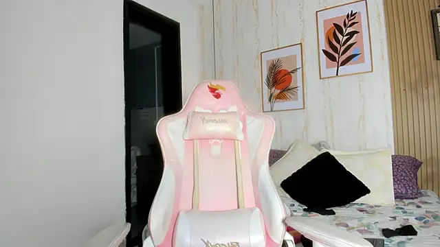 CameronCollins  online show from March 6, 2025, 10:58 pm