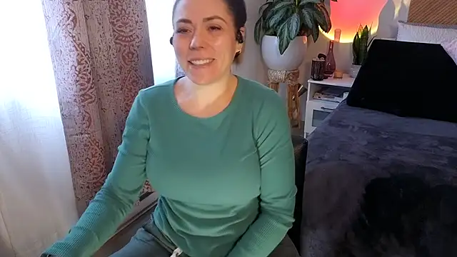 Ellie-L-Elizabeth online show from February 24, 2026, 9:15 pm