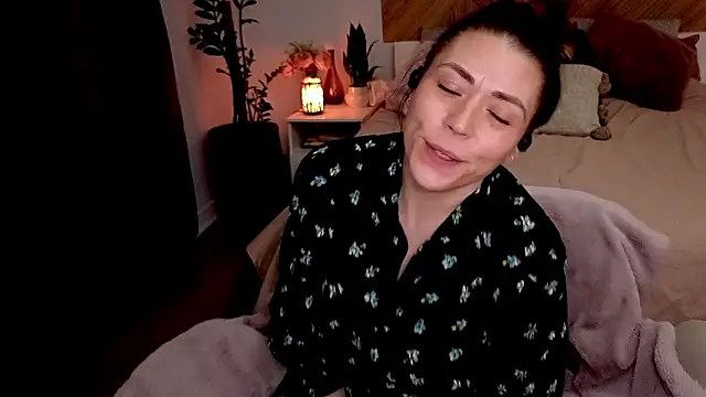 Snapshot of Ellie-L-Elizabeth chatting on April 22, 2026, 12:06 am Ellie-L-Elizabeth online show from April 22, 2026, 12:06 am