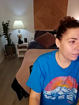 Ellie-L-Elizabeth online show from November 24, 2025, 3:12 pm