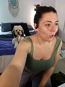 Ellie-L-Elizabeth online show from November 9, 2025, 10:58 pm