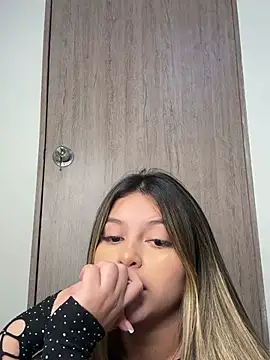 lunablossom  online show from January 21, 2025, 3:59 am