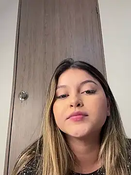 lunablossom  online show from January 21, 2025, 12:57 am