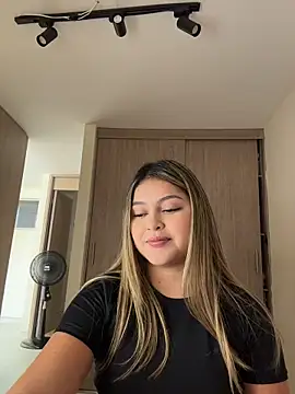 lunablossom  online show from March 13, 2026, 10:37 pm