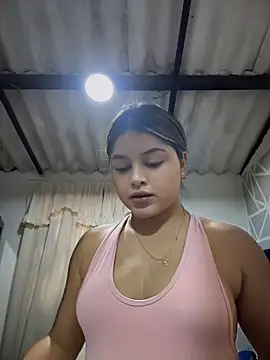 lunablossom  online show from April 7, 2026, 8:32 pm