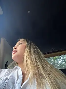 lunablossom  online show from February 21, 2026, 10:23 pm