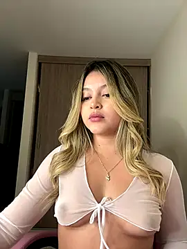 Snapshot of lunablossom_ chatting on September 24, 2025, 11:54 pm lunablossom online show from September 24, 2025, 11:54 pm