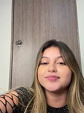lunablossom  online show from January 22, 2025, 5:16 am