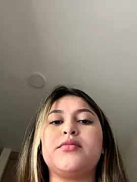 lunablossom  online show from November 24, 2025, 10:43 pm