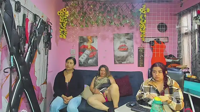 lesbiancuple online show from May 14, 2026, 1:52 pm