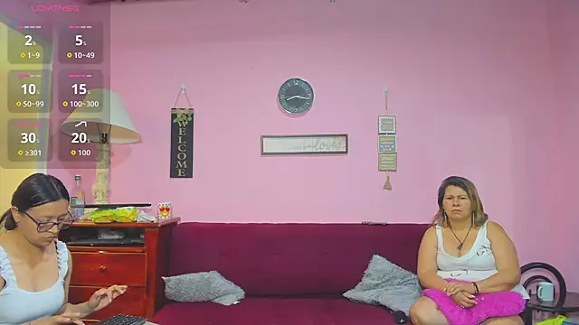 Snapshot of lesbiancuple chatting on September 25, 2025, 1:17 pm lesbiancuple online show from September 25, 2025, 1:17 pm