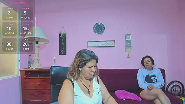 Snapshot of lesbiancuple chatting on October 7, 2025, 9:38 pm lesbiancuple online show from October 7, 2025, 9:38 pm