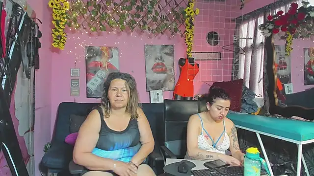 lesbiancuple online show from May 18, 2026, 12:54 pm
