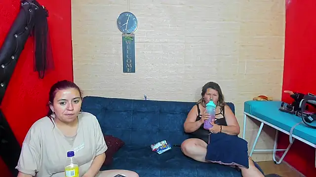 Snapshot of lesbiancuple chatting on September 24, 2025, 1:02 am lesbiancuple online show from September 24, 2025, 1:02 am