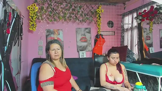 lesbiancuple online show from May 23, 2026, 1:21 pm
