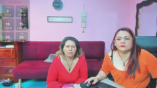 Snapshot of lesbiancuple chatting on October 24, 2025, 1:43 pm lesbiancuple online show from October 24, 2025, 1:43 pm