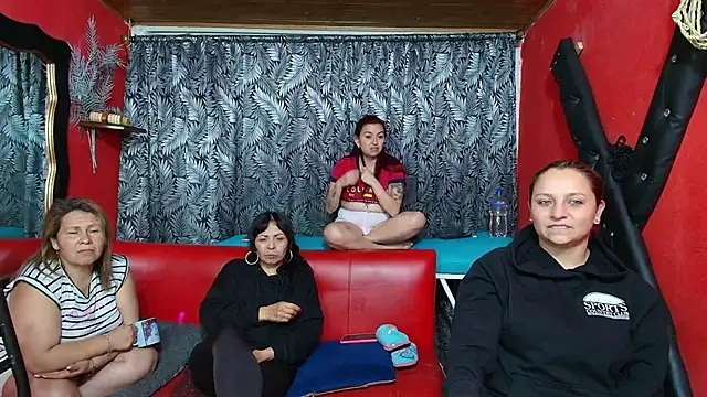 Snapshot of lesbiancuple chatting on March 21, 2025, 3:33 am lesbiancuple online show from March 21, 2025, 3:33 am