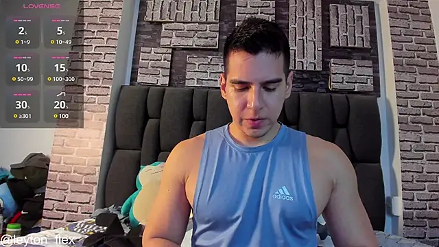 Snapshot of leyton_flex chatting on February 22, 2025, 1:22 am leyton flex online show from February 22, 2025, 1:22 am