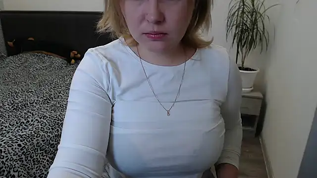 leeilawow online show from April 19, 2026, 5:52 am