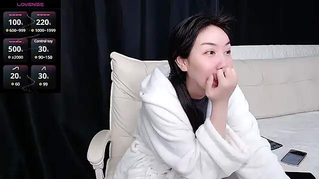 qianqian  online show from March 5, 2025, 10:44 am