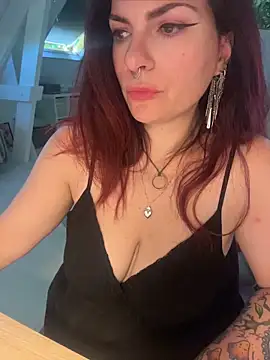 LunaMoongirl online show from May 27, 2026, 11:17 am