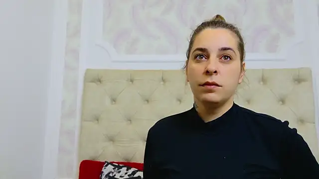 Snapshot of KarinaNoir chatting on March 2, 2025, 5:01 am KarinaNoir online show from March 2, 2025, 5:01 am