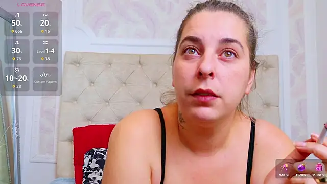 Snapshot of KarinaNoir chatting on September 17, 2025, 3:41 am KarinaNoir online show from September 17, 2025, 3:41 am