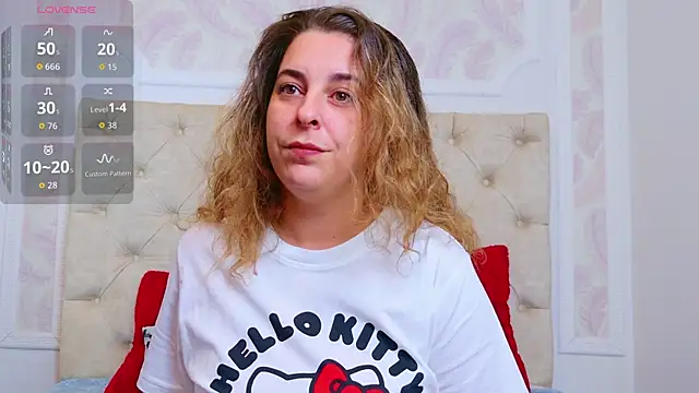 Snapshot of KarinaNoir chatting on September 15, 2025, 3:29 am KarinaNoir online show from September 15, 2025, 3:29 am