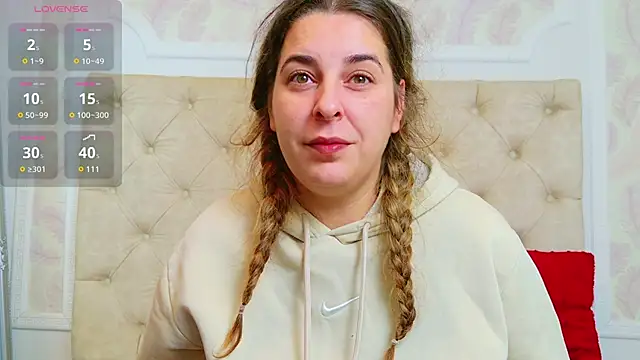 Snapshot of KarinaNoir chatting on October 2, 2025, 4:05 am KarinaNoir online show from October 2, 2025, 4:05 am