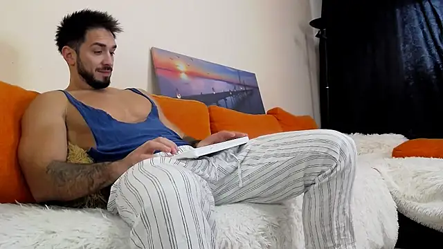 MichaelWills online show from November 9, 2025, 1:04 pm