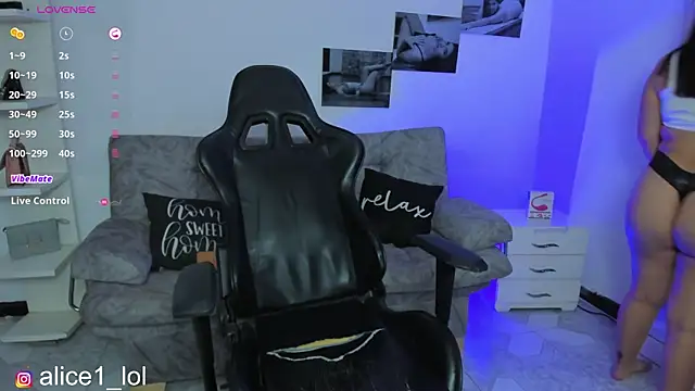 Snapshot of candy_alicee chatting on October 3, 2025, 10:17 am candy alicee online show from October 3, 2025, 10:17 am