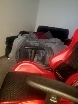 yellowwetfox online show from February 7, 2026, 4:42 am