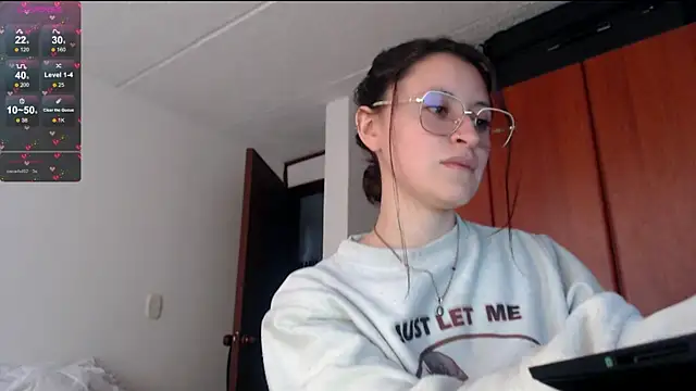 Juls winter  online show from February 16, 2025, 7:05 pm