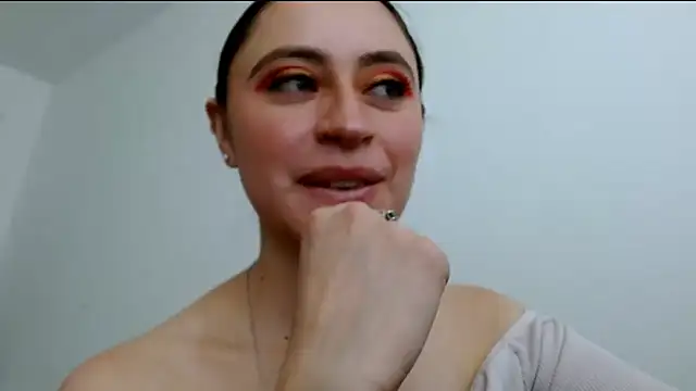Snapshot of Juls_winter_ chatting on July 6, 2026, 6:21 pm Juls winter online show from July 6, 2026, 6:21 pm