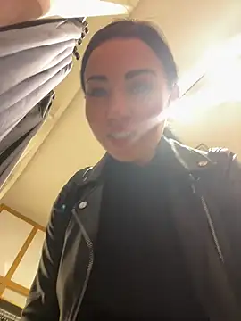 Snapshot of CrazzyChicks chatting on September 12, 2025, 6:24 am CrazzyChicks online show from September 12, 2025, 6:24 am