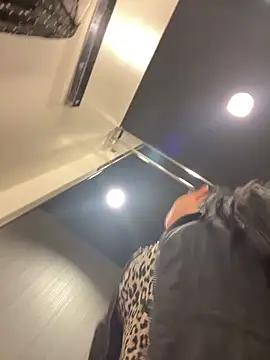 Snapshot of CrazzyChicks chatting on October 22, 2025, 7:19 am CrazzyChicks online show from October 22, 2025, 7:19 am