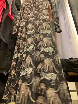 Snapshot of CrazzyChicks chatting on December 11, 2024, 8:26 am CrazzyChicks online show from December 11, 2024, 8:26 am