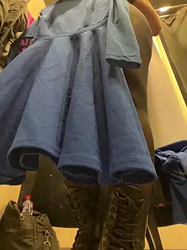 Snapshot of CrazzyChicks chatting on March 5, 2025, 8:43 am CrazzyChicks online show from March 5, 2025, 8:43 am