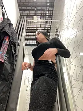 Snapshot of CrazzyChicks chatting on March 3, 2025, 8:41 am CrazzyChicks online show from March 3, 2025, 8:41 am